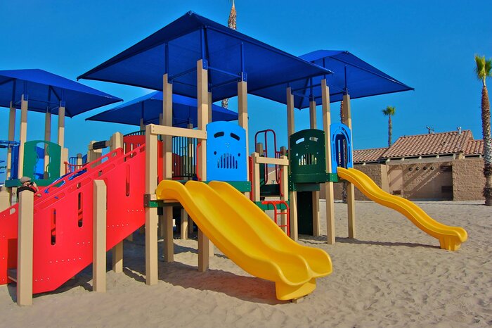 نصب بزرگترین مجموعه بازی کودکان در پارک ساحلی شهر سوزا جزیره قشم