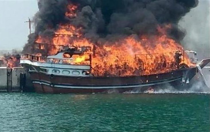 آتش سوزی در اسکله صیادی روستای سلخ جزیره قشم 13 فروند لنج، قایق صیادی و وسیله نقلیه پارک شده را طعمه حریق کرد.